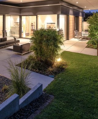 leben-draussen-leben-abend-modern-terrasse-licht